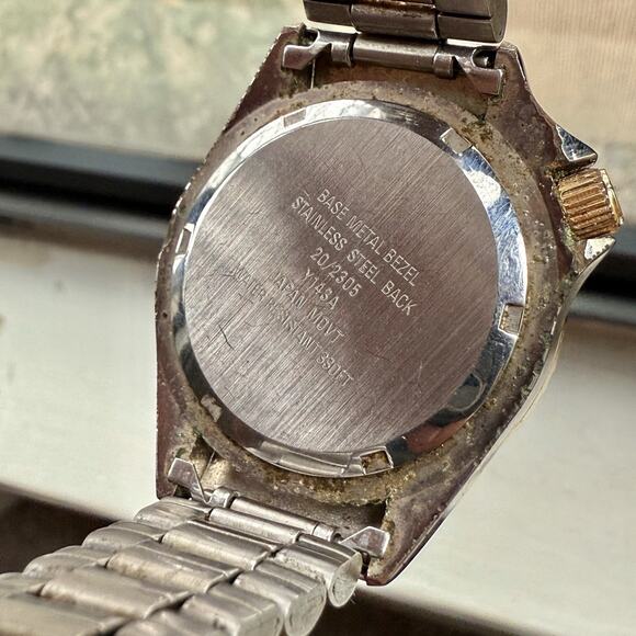 Vintage Armitron Pro All Sport Two-Tone Diver Black Dial Y143A Turtle Case Watch - Picture 9 of 9